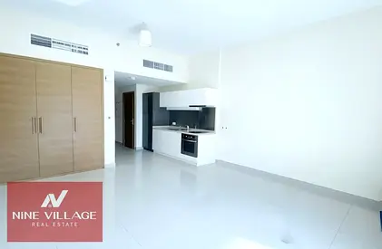 Studio Apartment / Bright / Spacious / Balcony
