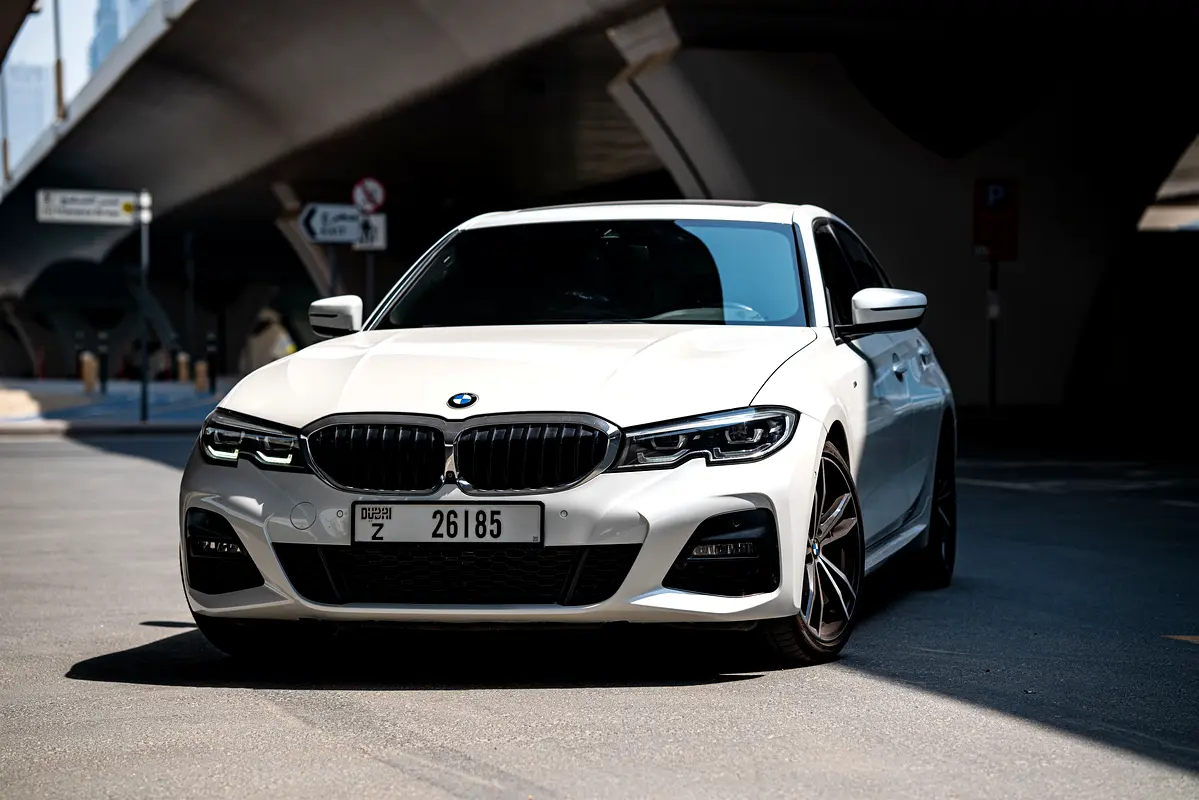BMW 3-Series 2019 — photo 1 of 12