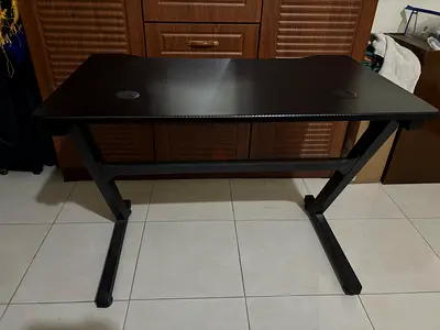 Modern Z-Shape Gaming / Office Desk – Carbon Fiber Finish (100×60×74.5 cm)