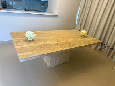 Available high quality dining table like a new