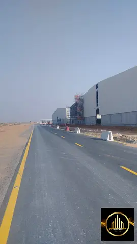 مستودع كبير للإيجار في المنطقة الحرة أم القيوين