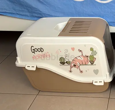 Cat litter box