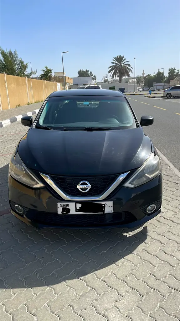 Nissan Sentra 2019 — photo 1 of 9