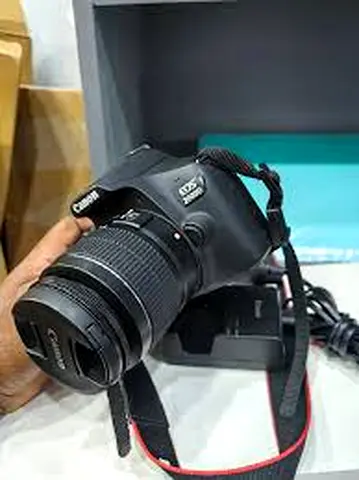 Canon D2000