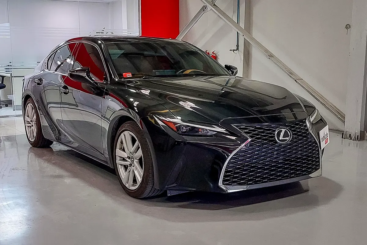 Lexus IS-Series 2021 — photo 1 of 15