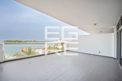 Beachfront | Spacious | Premium