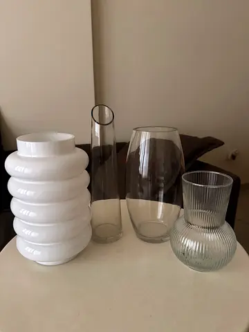 Set of 4 vases