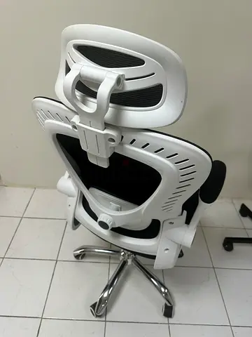 Ergonomic Office Chair with Headrest – Excellent Condition