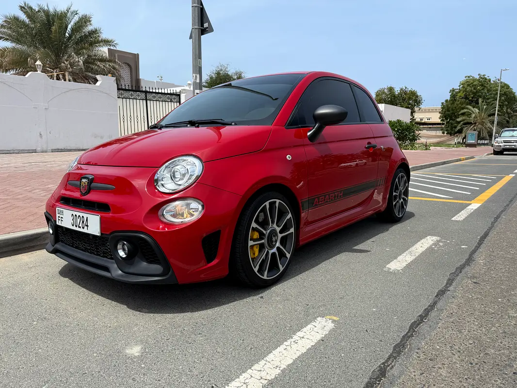 Abarth 695 2023 — photo 1 of 12