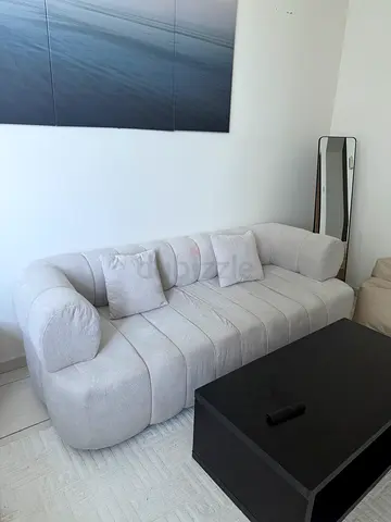Light grey 3-seater tufted sofa in good condition with coffee table