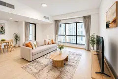 Bright Modern Living | 2 mins from the beach