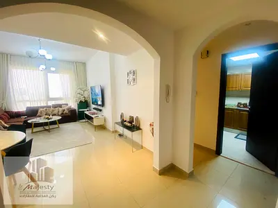 شقة باطلالة عالية ومفتوحة على قناة القصباء في امارة الشارقة منطقة الخان بالقرب من كافة الخدمات وبحر الممزر وقناة القصباء