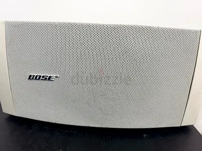 Bose White Wall/Bookshelf Speaker - Good Condition