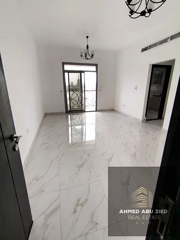 اكبر و ارقي غرفتين وصالة بالروضة 3 علي شارع الشيخ عمار مباشرة، شامل بها جميع الخدمات،صيانة دورية علي المالك،موقع استراتيجي قريب من مخرج دبي والشارقة