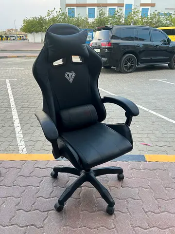 Selling luxury game chairs like a new