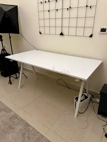 Simple white study/office table - good condition