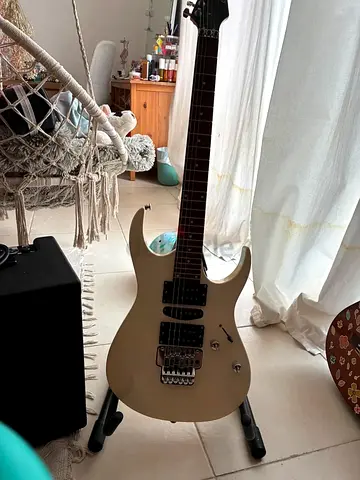 White Electric Guitar with Double Humbuck and Tremolo