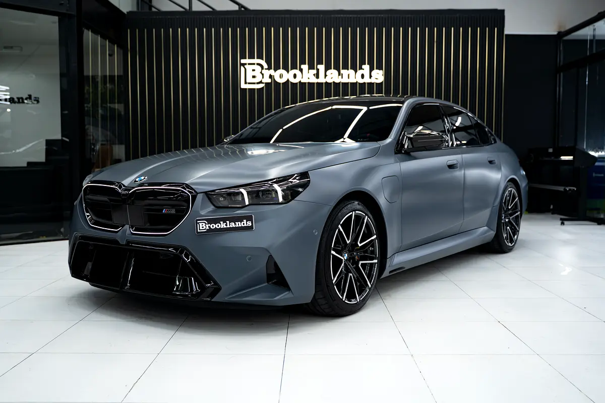 BMW M5 2026 — photo 1 of 17