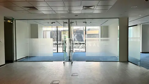 PRIME OFFICE | GLASS PARTITION | CITY VIEW