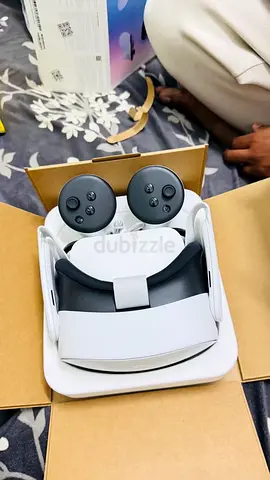 META QUEST 3S 128GB VR Headset with Wireless Controllers