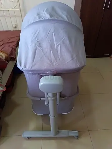 Light purple baby bassinet with canopy and adjustable stand (electric)