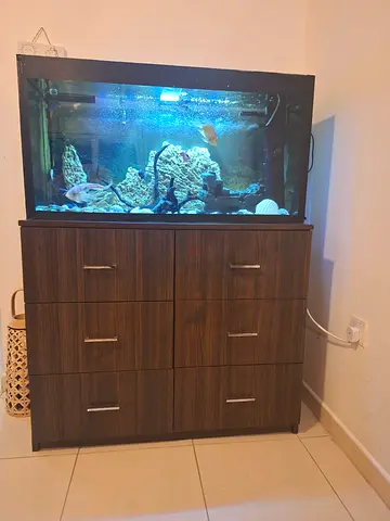 Wood-effect 6-drawer Cabinet with Aquarium on Top - Good Condition