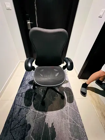 Selling Herman Miller Mirra chair