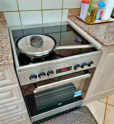 Beko Electric Ceramic Hob with Built-in Oven - Good Working Condition