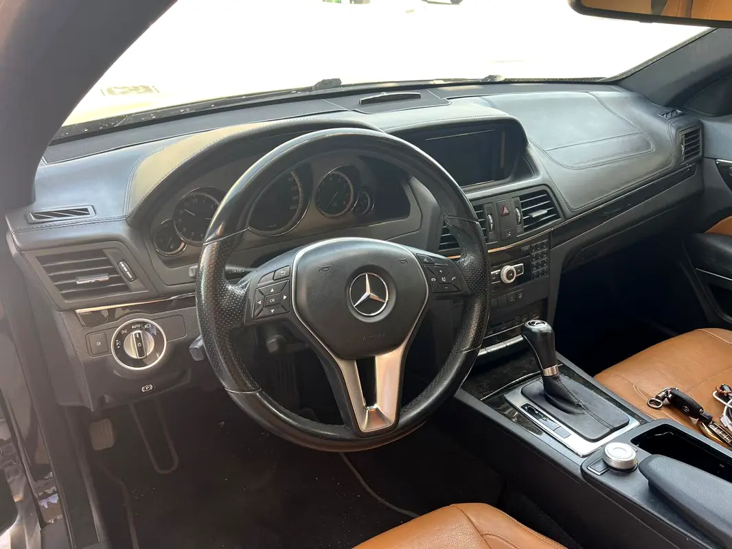 Mercedes-Benz E-Class 2012 — photo 1 of 5