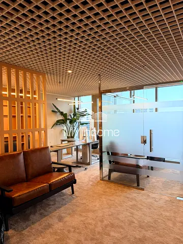 HUGE & BRIGHT FITTED OFFICE | HIGH FLOOR | BALCONY ACCESS