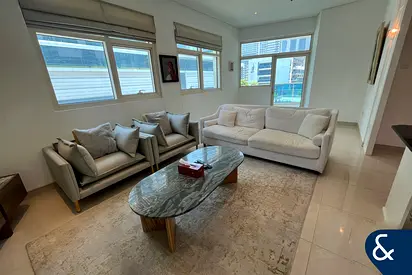 Large Layout | Next to Metro | Select