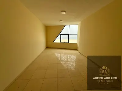 أكبر وأجمل 3 غرف وصالة بإطلالة بحرية مباشرة في كورنيش عجمان النخيل – مساحات ممتازة، تكييف مركزي، موقع مميز، 4 دفعات، تأمين مؤجل 3 شهور – عجمان