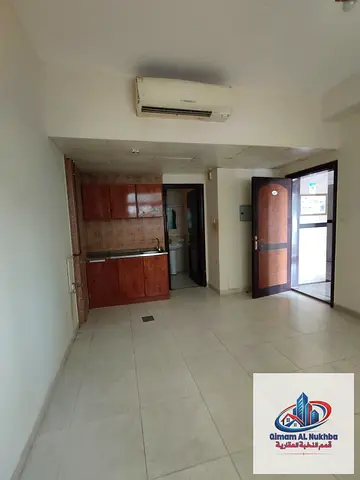 استوديو بمساحه  ممتازه _ تكييف مركزى _ غاز مركزى _ متوفر باركينج _ بجوار المسجد _ سهل الوصول الى مخرج دبي