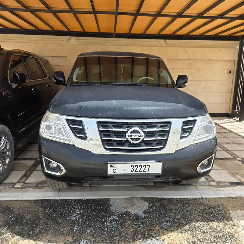 Nissan Patrol 2017 — photo 1 of 17