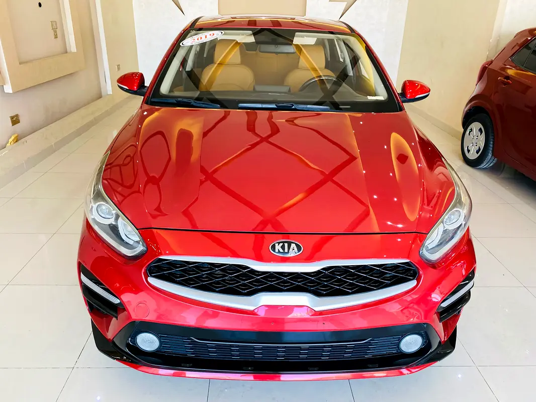 Kia Cerato 2019 — photo 1 of 17
