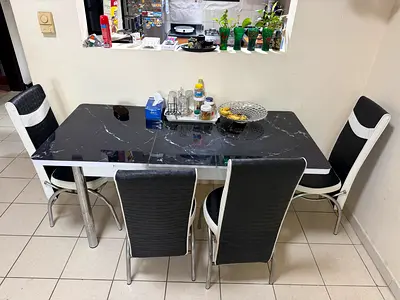 Dinning table for sale