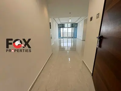 للإيجار السنوي شقة فاخرة ومميزة في النعيمية 3 بعجمان، بالقرب من بنك دبي الإسلامي، تصميم سوبر ديلوكس يوفر سكن عصري وفاخر. تتكون الشقة من غرفتين نوم وصا