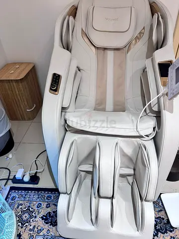 Luxury Full Body Massage Chair (Excellent Condition)
