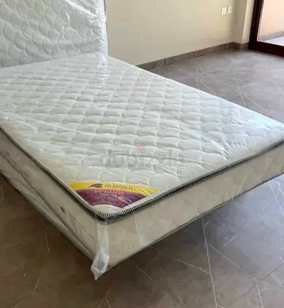 King Size Mattress in Good Condition (with base) - Ready to Use