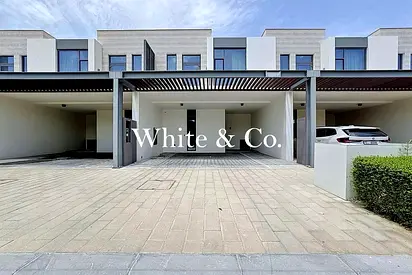 Modern |3 Bedroom Townhouse | Pet Friendly