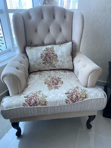 Classic Tufted Accent Armchair with Floral Cushion