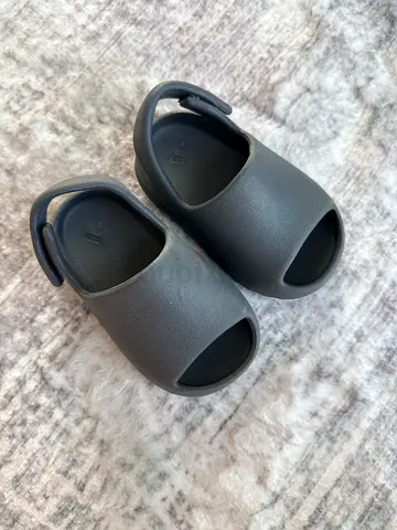 Pair of baby soft slip-on sandals adidas Yeezy UK 6 baby size