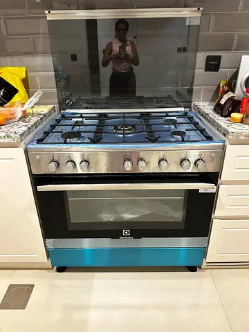 Stainless Steel 5-Burner Gas Range with Oven - New