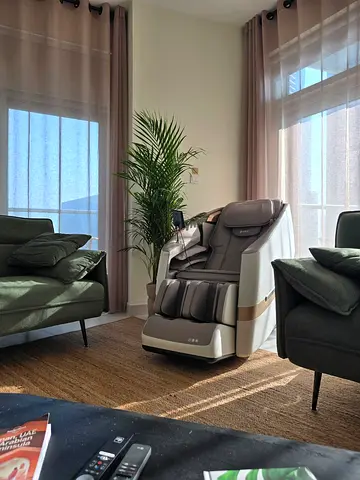 MOVING SALE: ARES uClass Luxury Massage Chair (50% OFF)