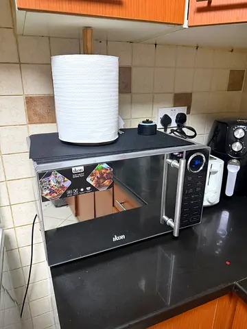 Countertop Microwave Oven - Good Working Condition