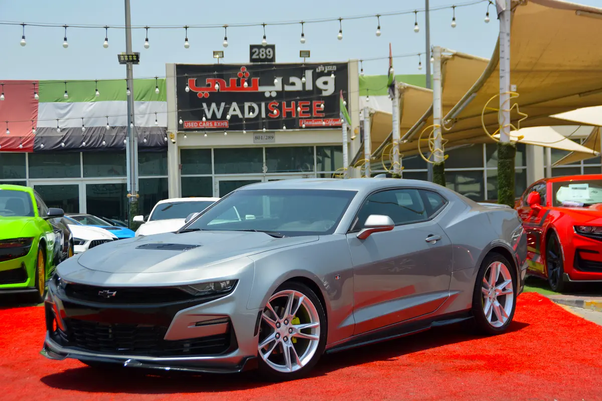 Chevrolet Camaro 2023 — photo 1 of 17