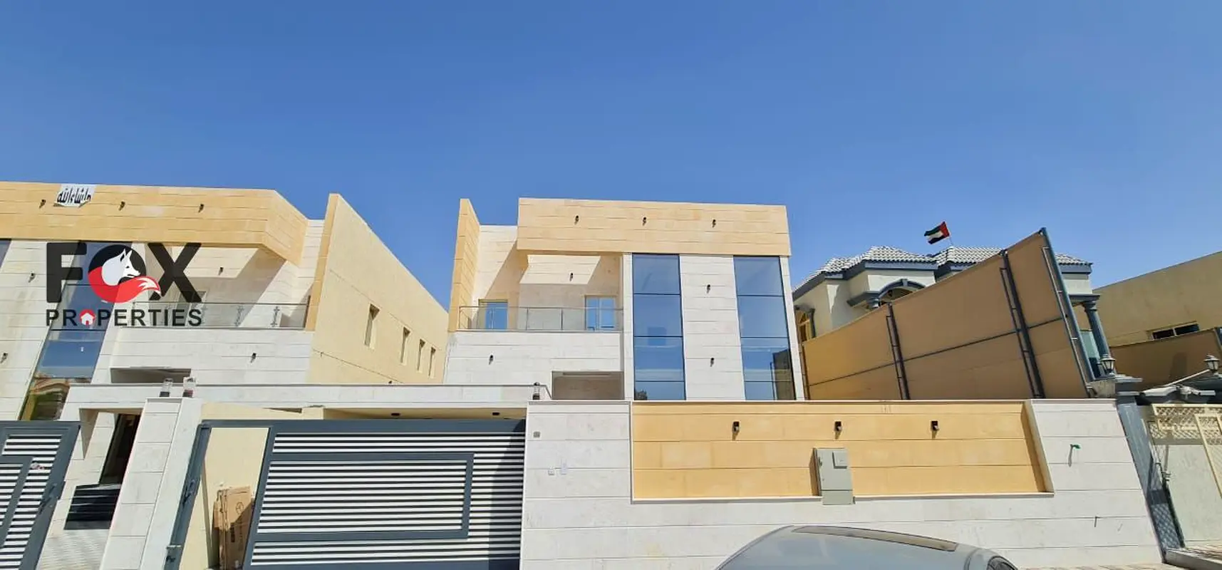 Villa for annual rent: 5 bedrooms, 2 living rooms, maid's room, 2 kitchens, and an external storage room. Modern design,