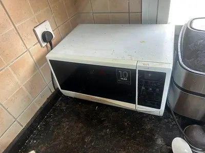 Samsung Microwave Oven - Compact, Working Condition