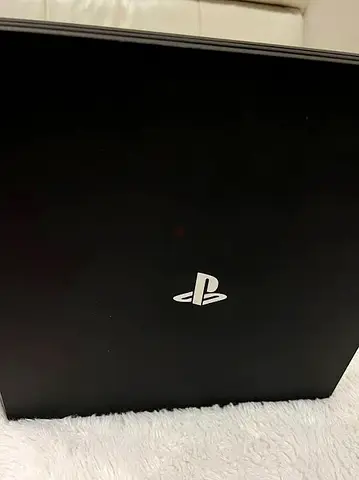 Playstation 4 Pro 1TB + 1 Controller