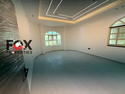 فيلا راقية للبيع في المويهات 2 عجمان 5 غرف ماستر و صالة كبيرة مع مجلس كبير وحوش واسع مع غرفة خدم \ موقع مميز قريب من الخدمات